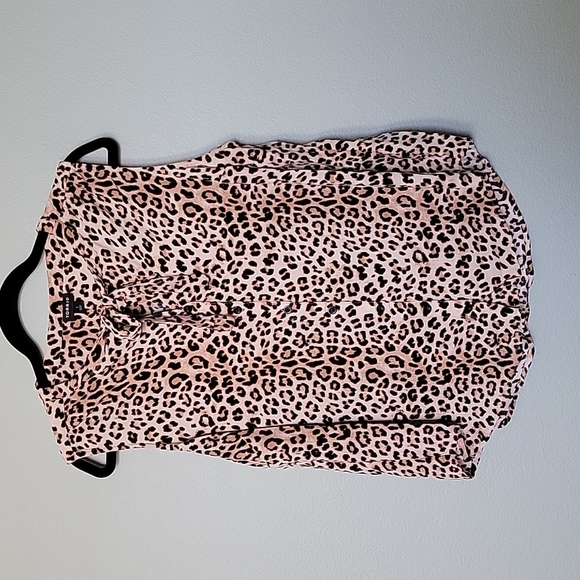 Torrid size 1 Mobwife leopard print crepe tie front button sleeveless top - Picture 2 of 7